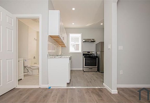 4th image of 151 Parker St APT 1