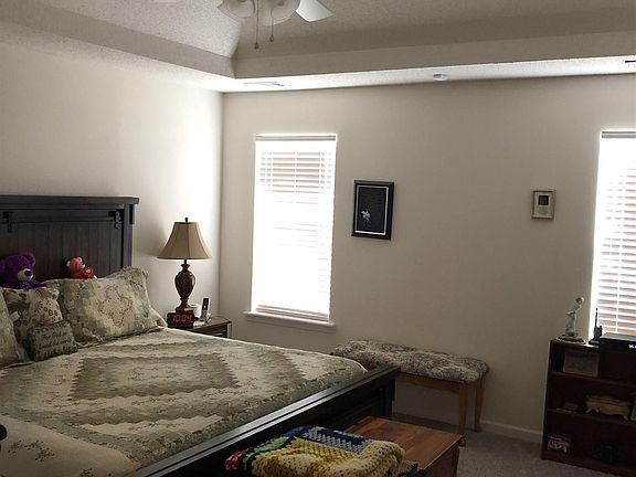 3rd image of 220 Autumn Woods Dr