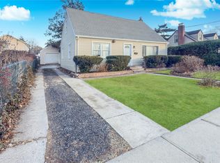 6 3rd Pl, Roosevelt, NY 11575