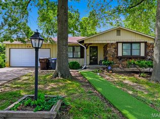 104 Jane Dr, Saint Peters, MO 63376