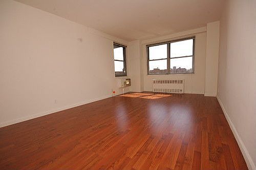 2nd image of 10433 Queens Blvd