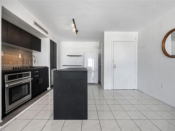 5th image of 245 18th St APT 901