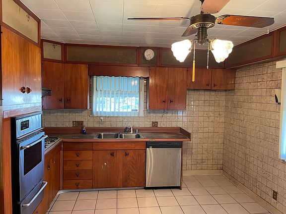 5th image of 12702 Pecos Ave