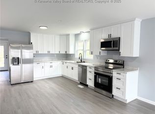 202 Josephine Ave, Madison, WV 25130