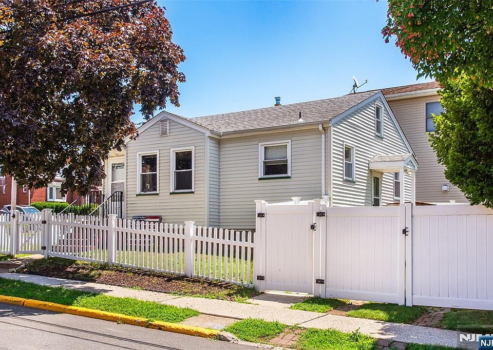 1st image of 517 1st St
