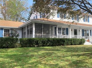 17 Montgomery Pkwy, Branford, CT 06405