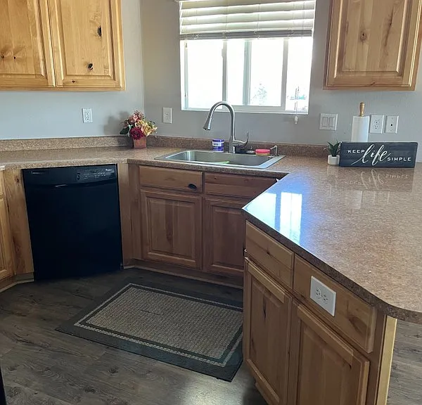 126 E Resaca Dr — Photo 1