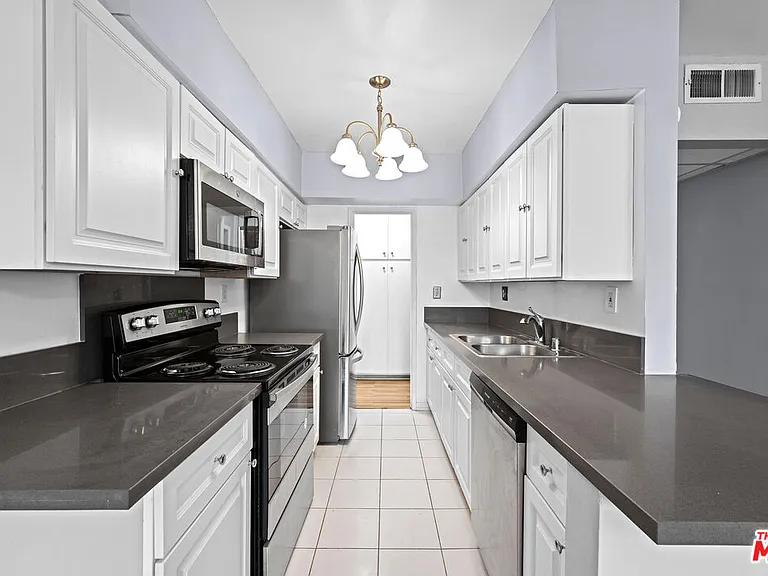 12801 Moorpark St #308 — Photo 10