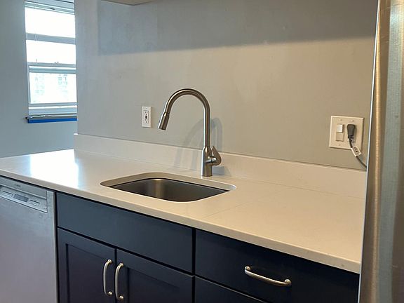 5th image of 1707 N Prospect Ave Unit 8C