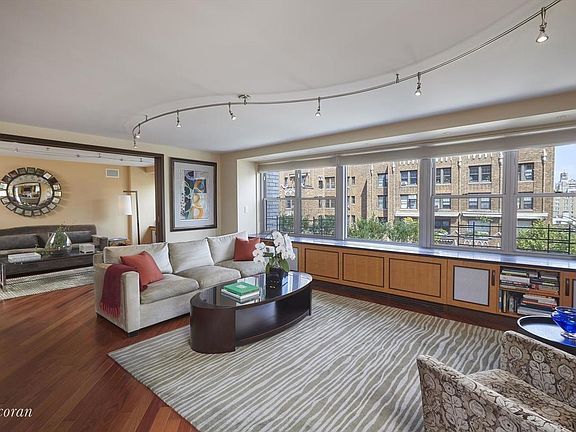 2nd image of 15 W 72nd St APT 17E