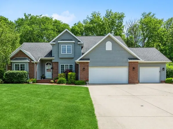 3641 Saint Charles Pl, Saint Joseph, MI 49085