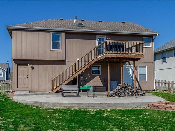 2nd image of 825 Woodland Dr
