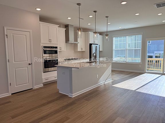 4th image of 2805 Carbondale Ct