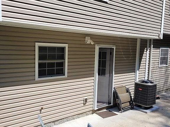 3rd image of 423 Shearwood Forest Dr