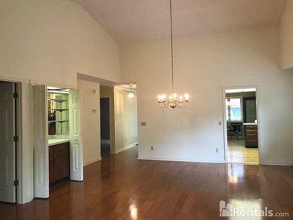 2nd image of 602 Water Oak Ln