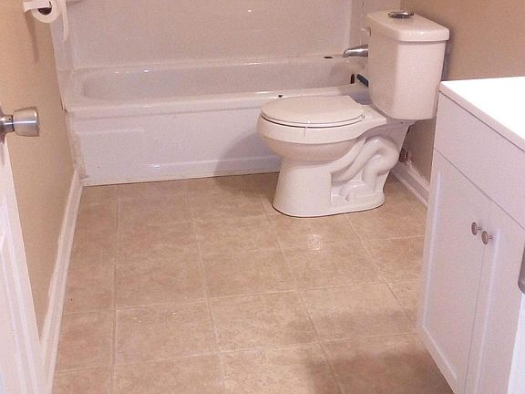 4th image of 513 Ballard Dr APT 4