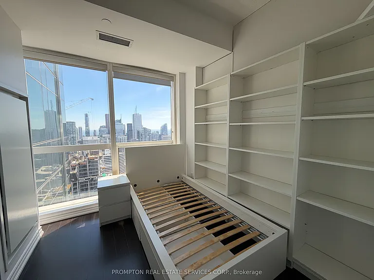 386 Yonge St #5510 — Photo 5