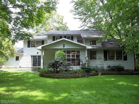 3rd image of 110 Edgebrook Dr