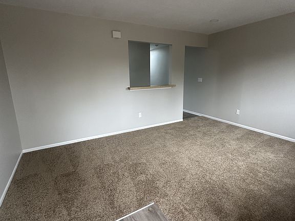 5th image of 589 N Somerset Ter