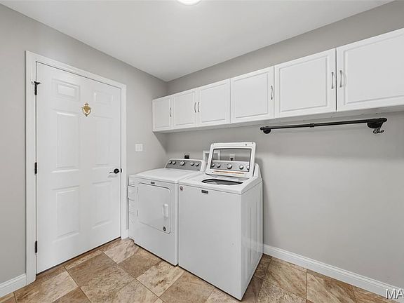 5th image of 311 Carolyn Cir
