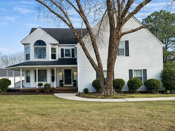 101 Fleetney Cir, Smithfield, VA 23430