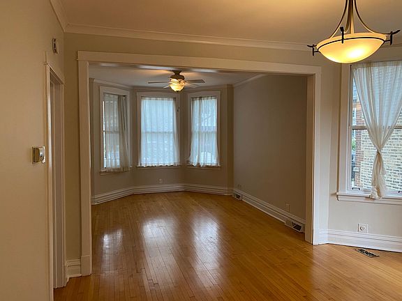 3rd image of 1931 W Eddy St #1