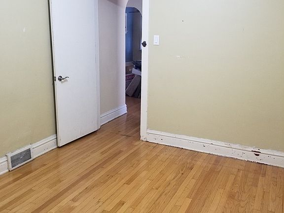 4th image of 1935 S 19th Ave