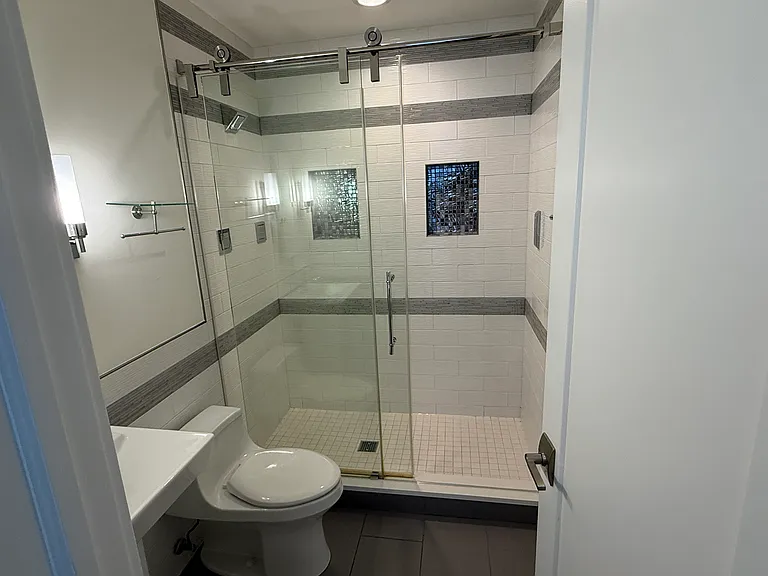 1420 W Fulton St #2 — Photo 9