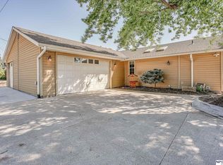 34 Poehling Ln, Fremont, NE 68025