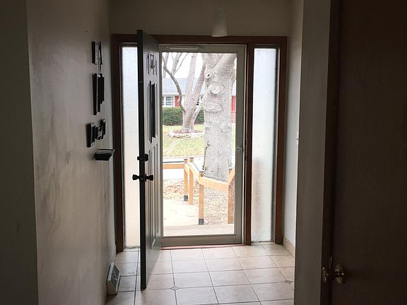 3rd image of 2409 Manchester Rd