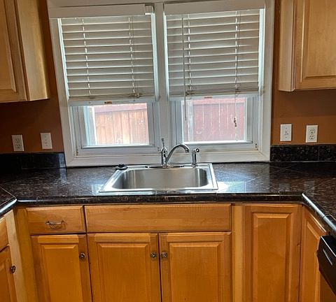 5th image of 23020 Maple Ave APT 1