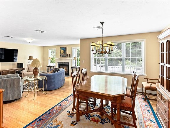 3rd image of 11 Deirdre Cir Unit 11
