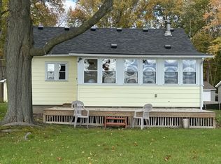 2400 Baseview Dr, Pinckney, MI 48169