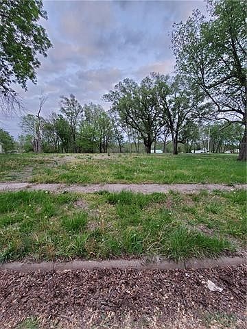 1st image of 304 1st St
