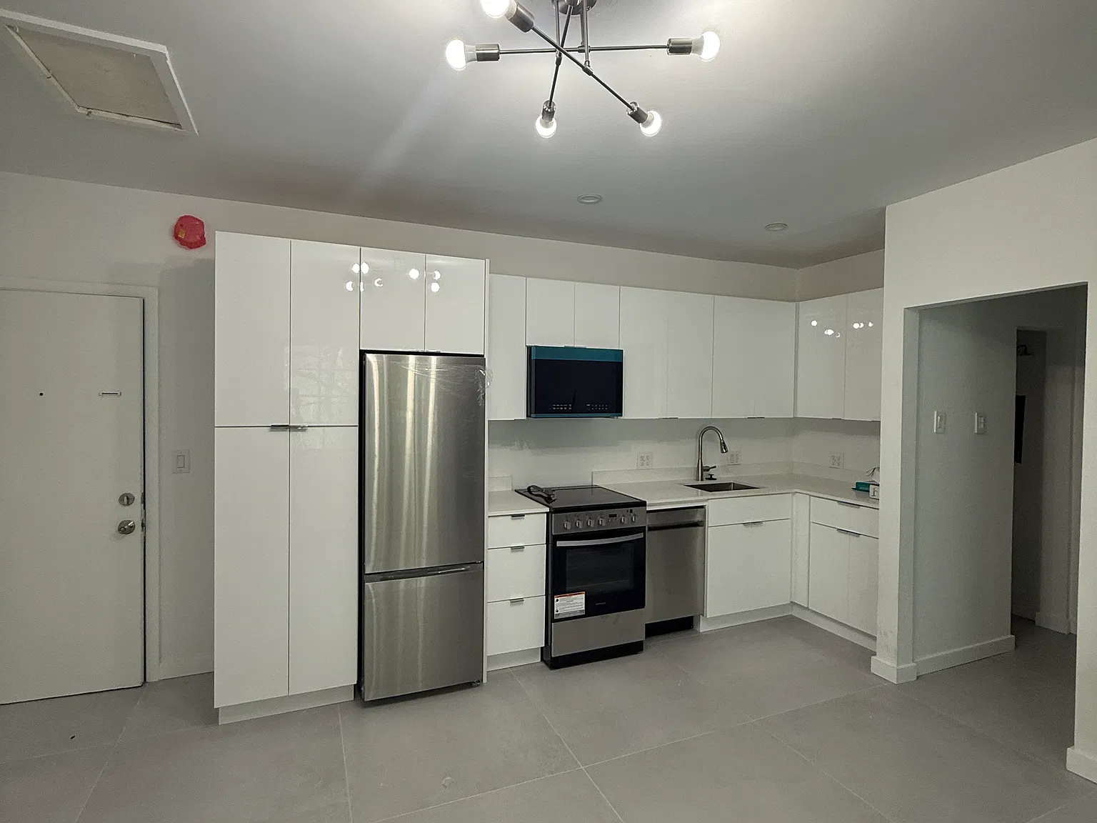 2843 Sheridan Ave — Photo 1