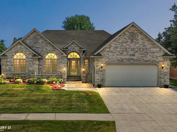17104 Kristen Dr, Macomb, MI 48042