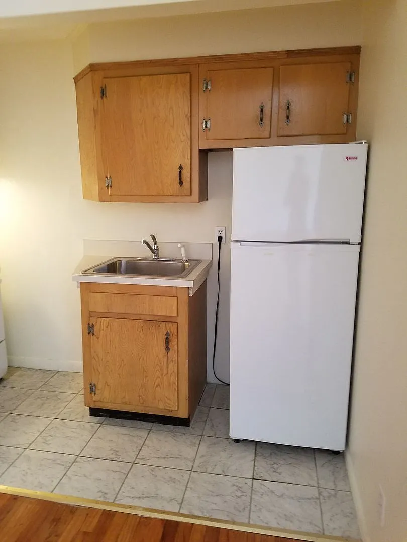 Building Photo - 550 Whitney Ave #8