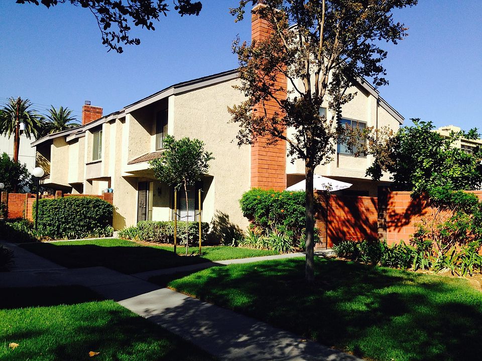 End unit in a lovely location