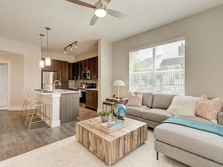 35 West at Champions Circle Apartments — Photo 15