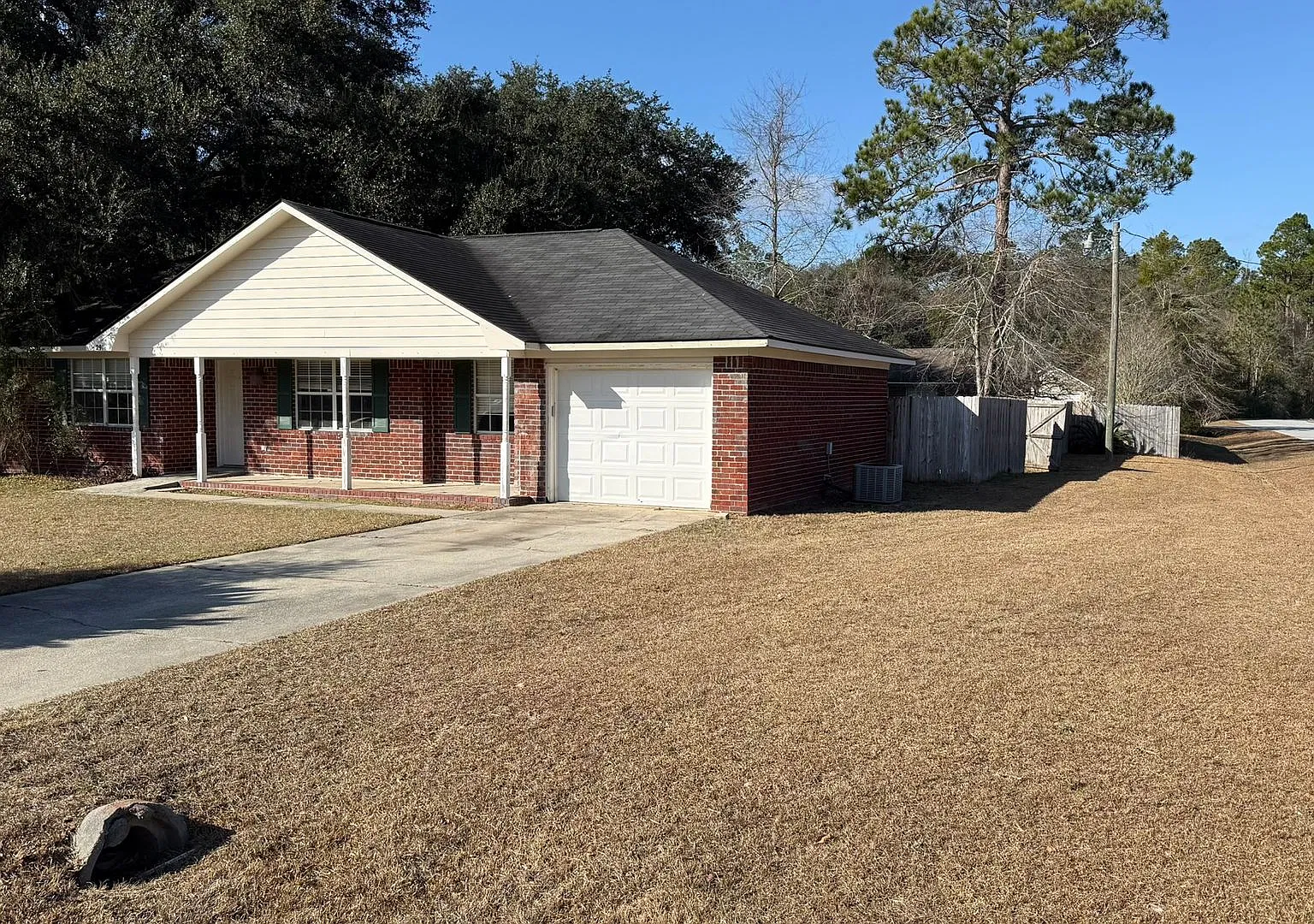 Spacious 3-bedroom, 2-bath ranch-style brick home in Heritage Estates neighborhood — Photo 2