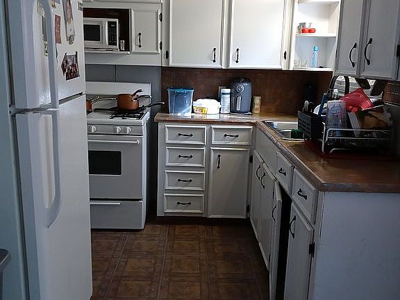 4th image of 4942 Dody St