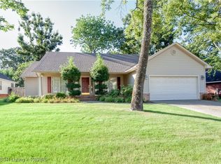 9800 Hanover Cir, Fort Smith, AR 72908