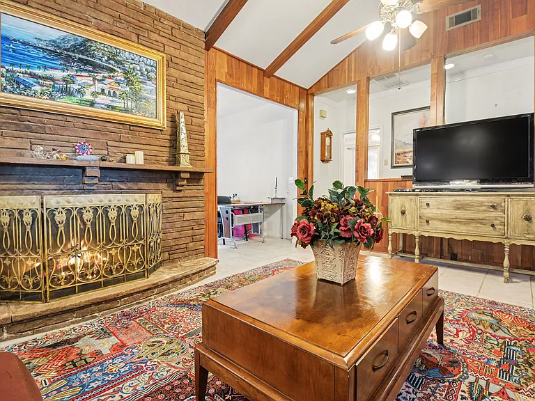 14140 Hillcrest Rd — Photo 5