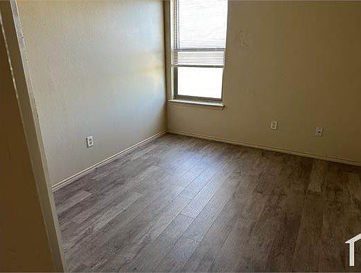 5th image of 4604 Alamosa St