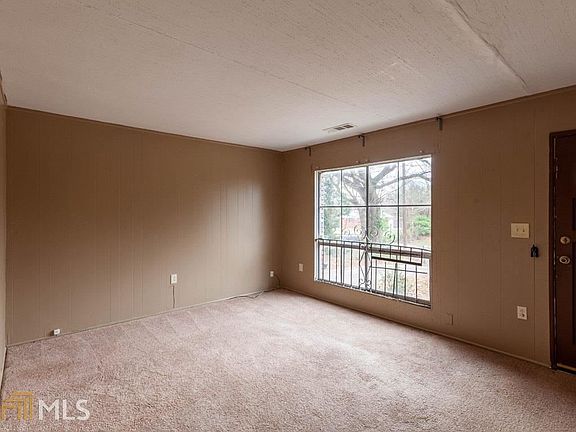 2nd image of 890 Grange Ct SE