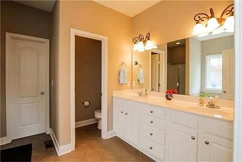 5th image of 2413 Adelaide Dr