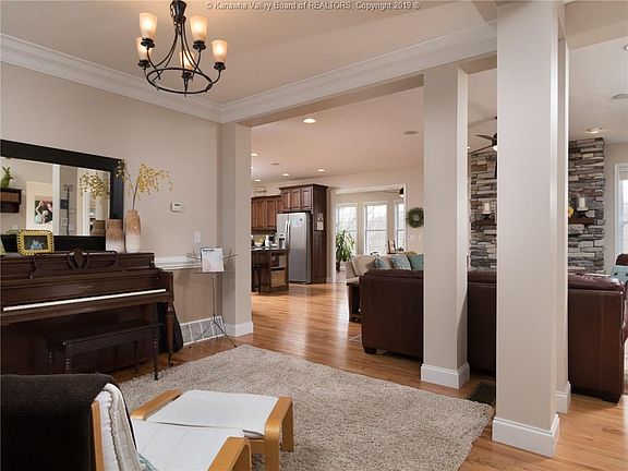 3rd image of 60 Castle Pine Ln