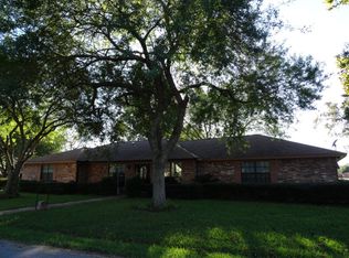 213 Gupton Ln, West Columbia, TX 77486