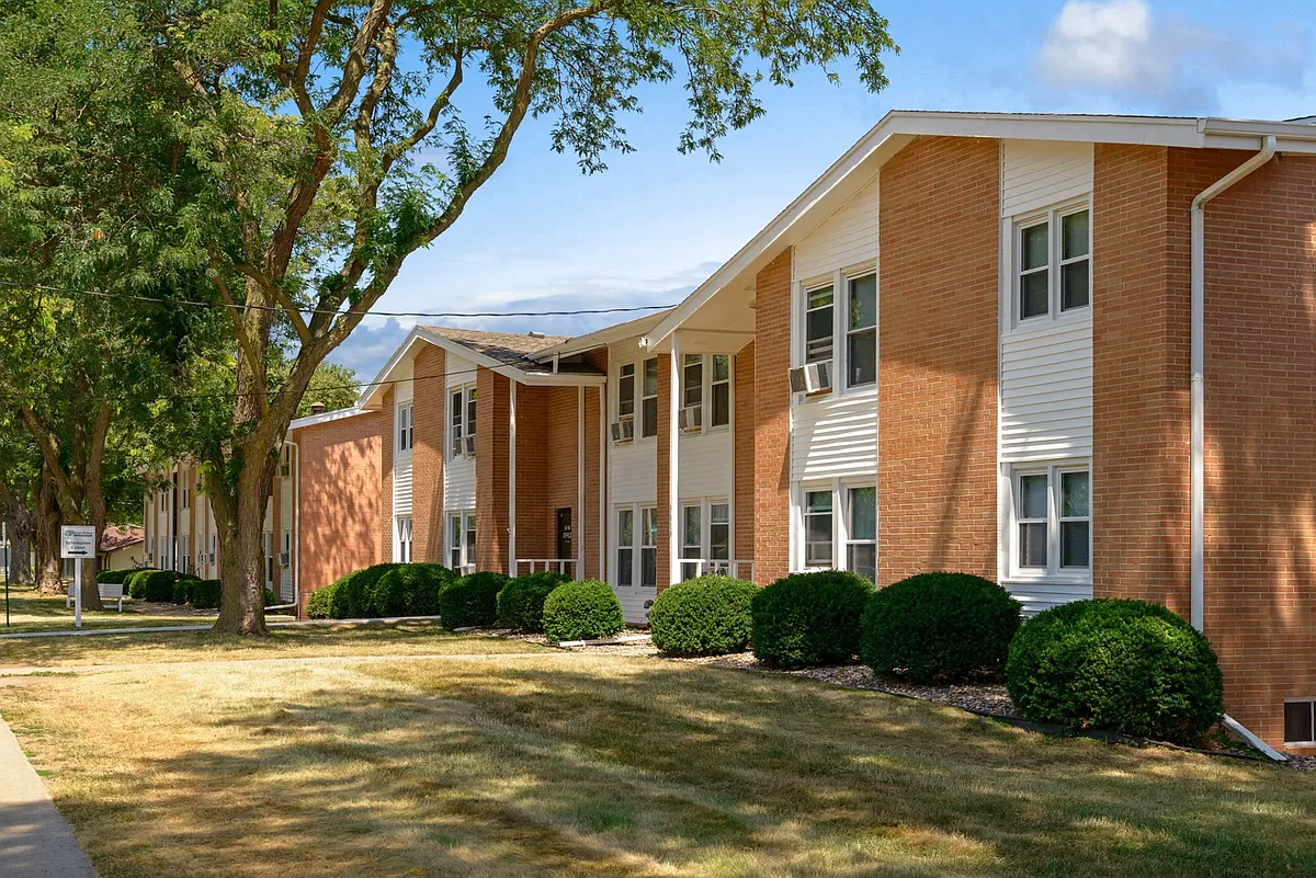 Building Photo - Plaza Manor