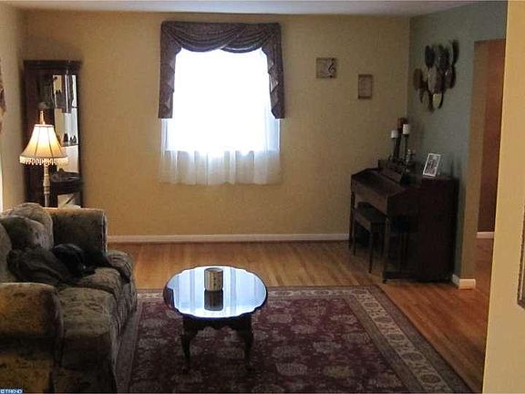 3rd image of 198 Westbury Dr